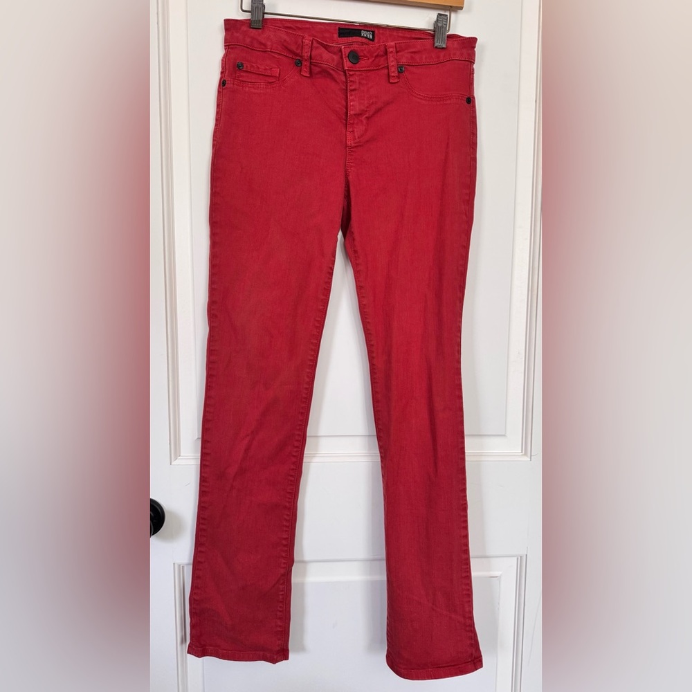 Size 29 David Kahn Nikki straight leg jean in Russet. Excellent condition.